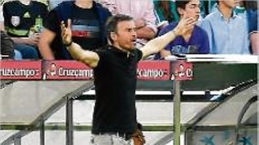 Luis enrique en un moment del partit d&#039;ahir a Sevilla contra el Betis