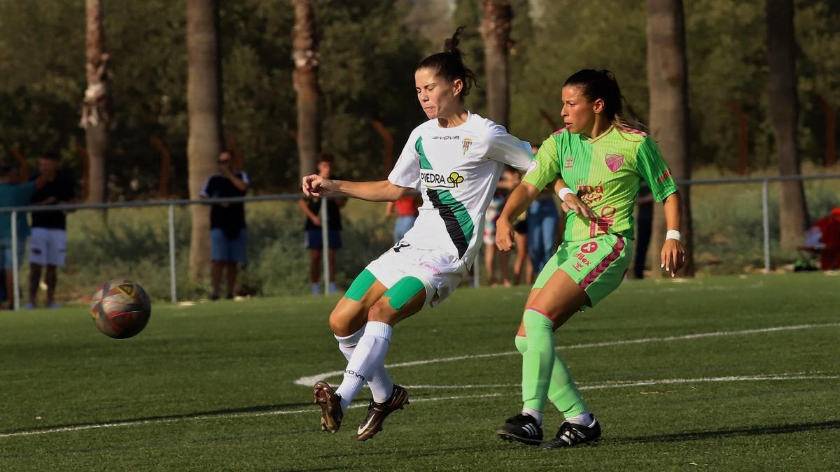 Una jugada del Córdoba Femenino.