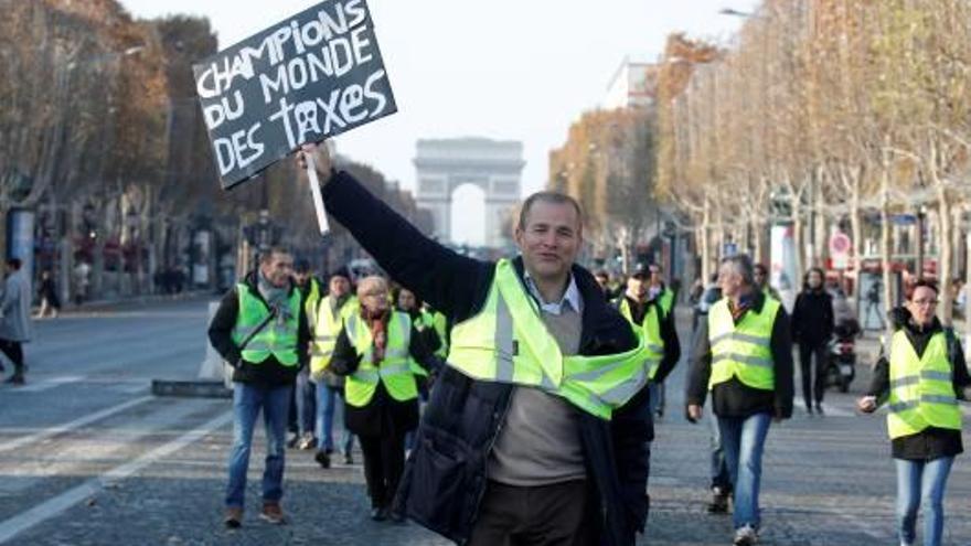 Una dona mor en les protestes contra el preu dels carburants a França