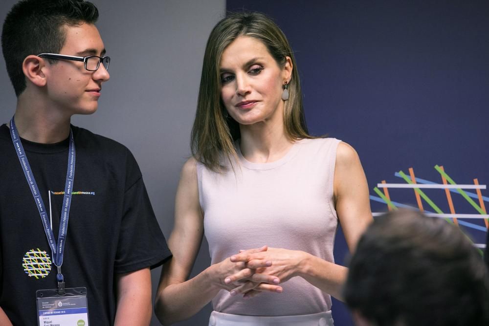 La Reina inaugura en Oviedo los cursos de verano de la Fundación