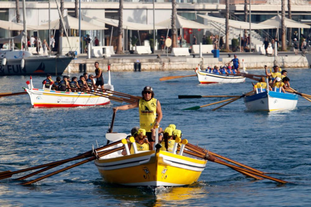 Miles de personas acudieron al Puerto para presenciar en directo esta cita que ya es un clásico del deporte estival en Málaga: la Regata de Jábegas Gran Premio Ciudad de Málaga