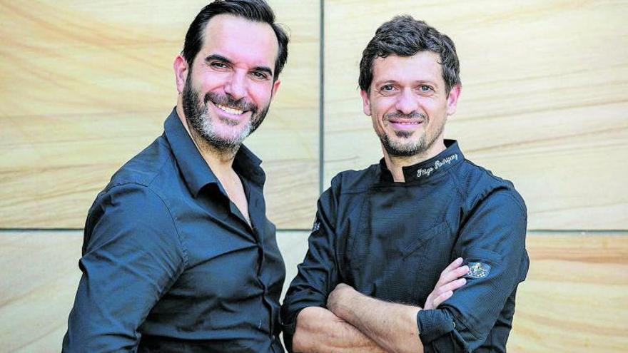 Mario Sandoval e Íñigo Rodríguez en la terraza de ASAL, días antes de su apertura.