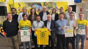 Fernando Roig y Roig Negueroles junto a los miembros de la Celtic Submarí, en la presentación de la Fiesta de la Afición.