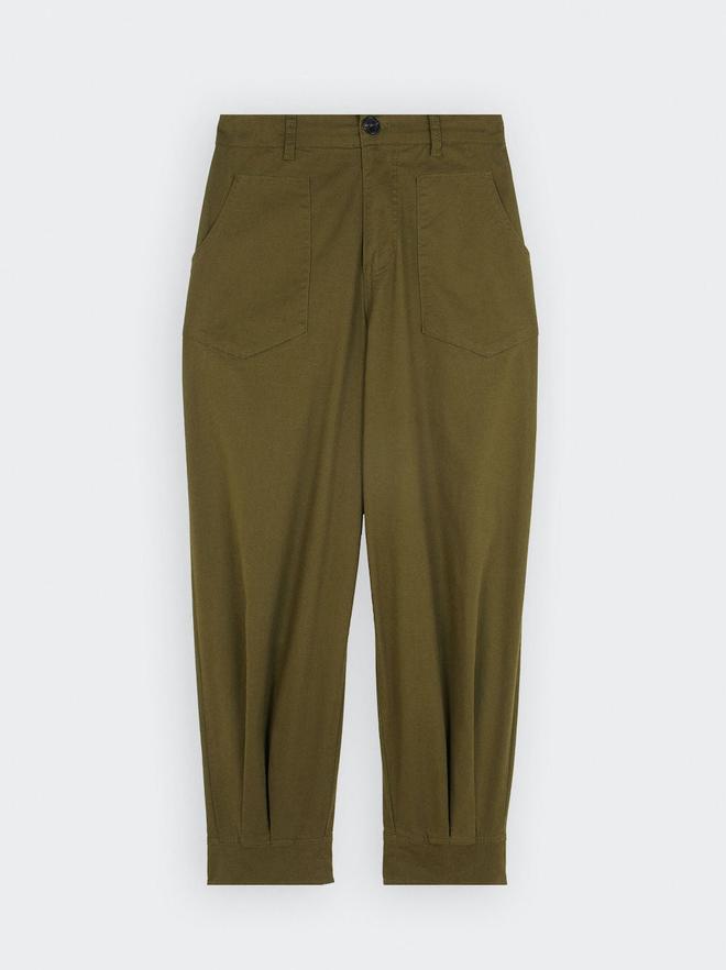 Pantalón estilo 'baggy' en color verde y tiro alto, de Parfois (29,99 euros)