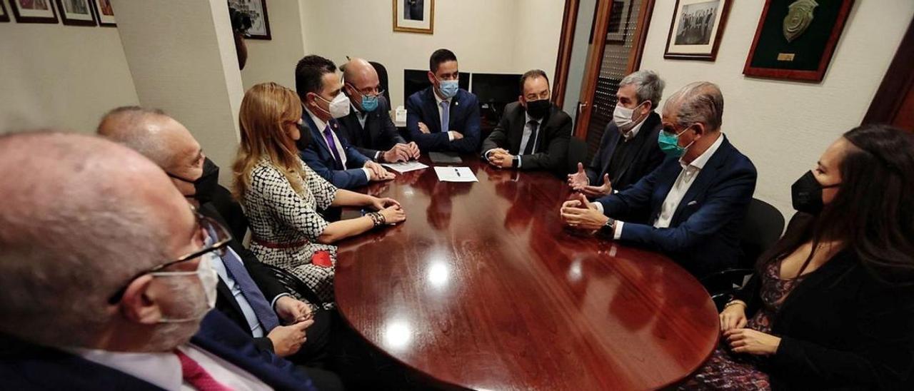 Encuentro entre Fernando Clavijo, Rosa Dávila y Francisco Linares con las entidades promotoras del Manifiesto REF | | MARÍA PISACA