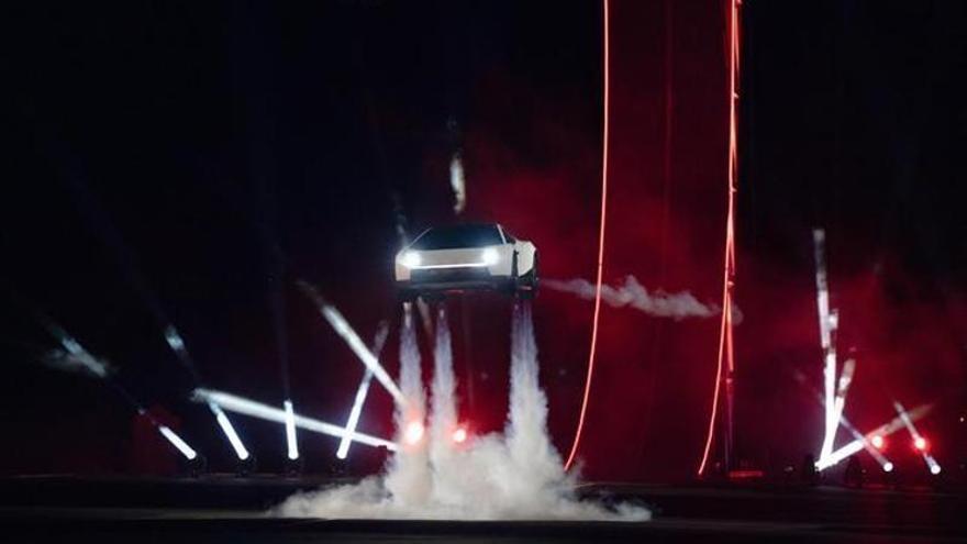 Más allá del Tesla Roadster: los coches voladores que ya existían antes de la última creación de Elon Musk
