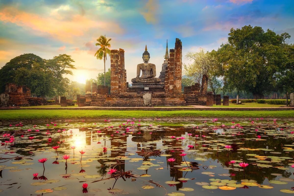 Templo Wat Mahathat en el recinto del Parque Histórico de Sukhothai