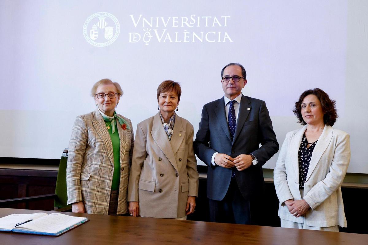Primer acto oficial de Juan Luis Gandía y su equipo rectoral en al UV