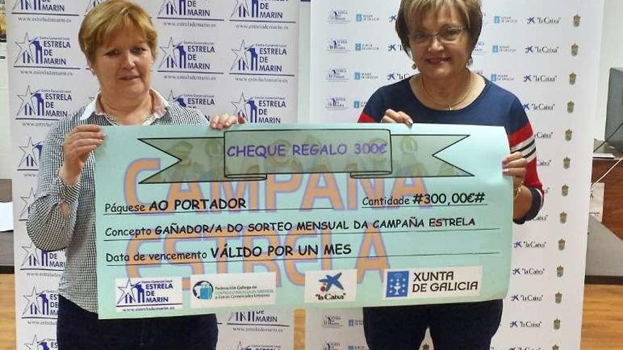 La asociación entregó ayer otro cheque de su Campaña Estrela. // S.A.