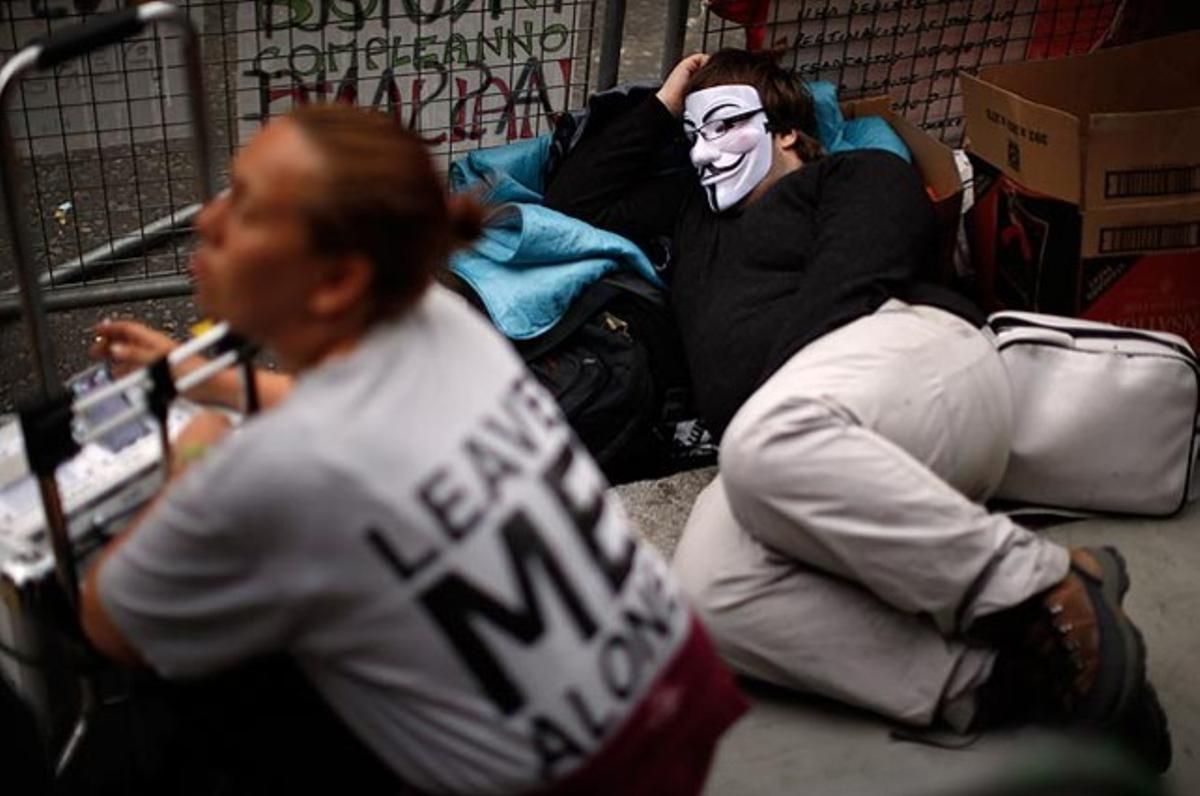 Seguidors del fundador de Wikileaks, Julian Assange, acampats als voltants de l’ambaixada de l’Equador a Londres, on segueix refugiat.