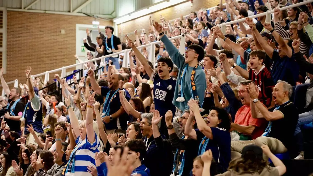Pumarín vibra con el Alimerka Oviedo Baloncesto: centenares de aficionados siguen el partido en una pantalla gigante