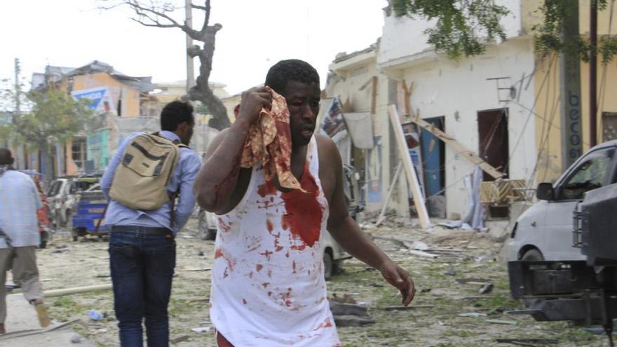 Al menos ocho muertos en el asalto terrorista a un hotel de Mogadiscio