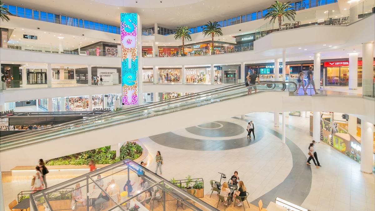 El Centro Comercial Saler dispone de una amplia oferta comercial y de ocio.