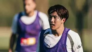 Primer sistema de Corberán de la pretemporada y primera posición de Sato en el Valencia CF