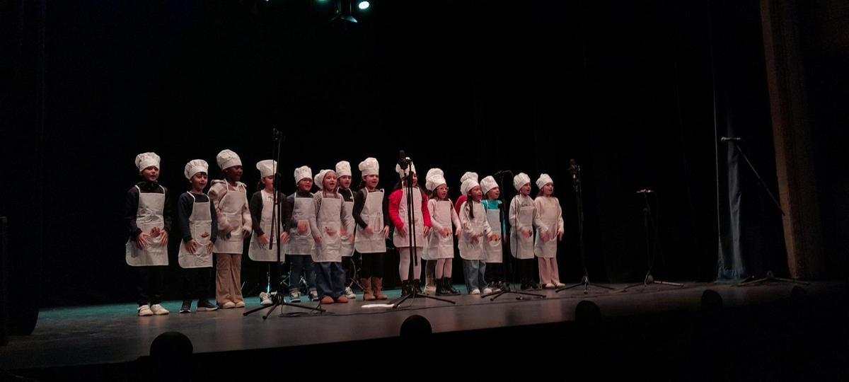 GALERÍA | El Festival de Navidad de los colegios y la Escuela de Música de Toro, en imágenes