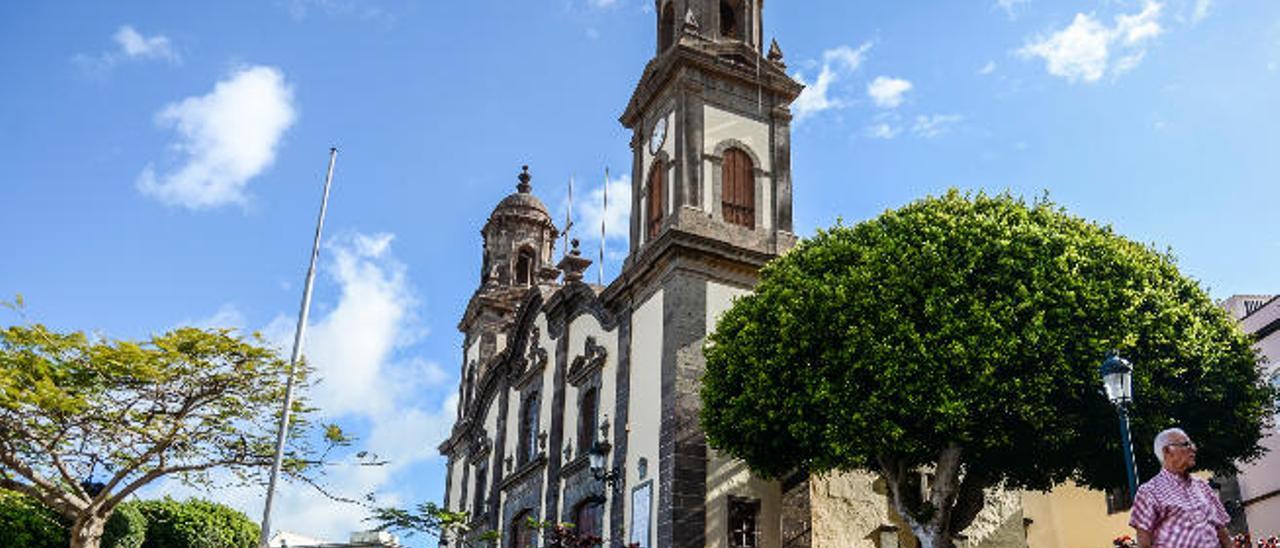 Imagen de la iglesia de Santa María de Guía, enfrente de la Plaza Grande dela también llamada Ciudad de Luján.