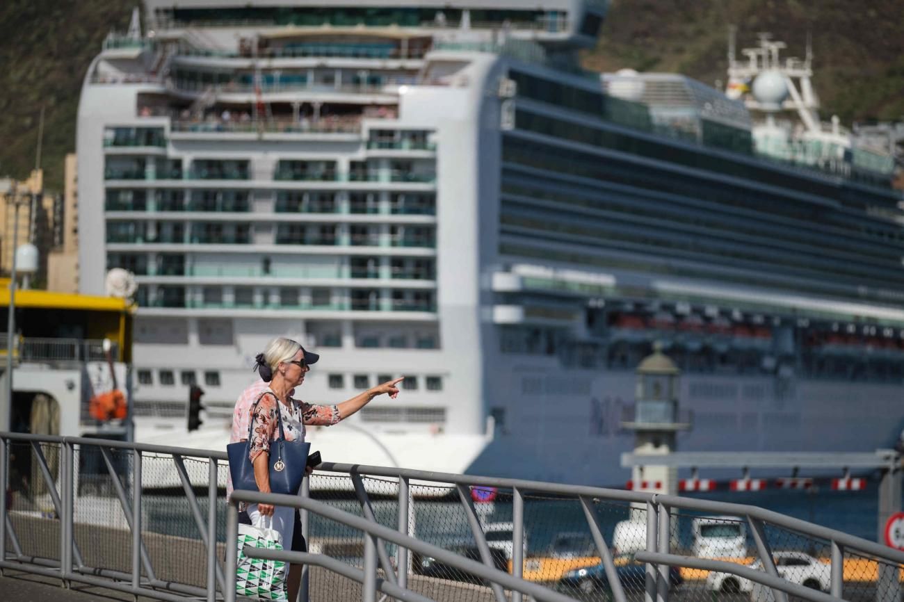 Cinco cruceros el mismo día en el Puerto de Santa Cruz