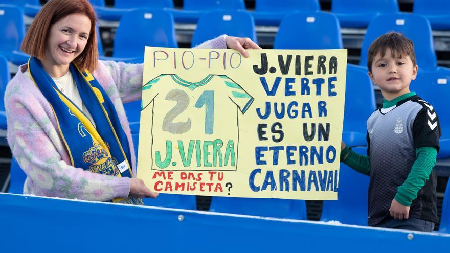 El pueblo está con Viera, pancartas de aliento al genio de la UD: &#039;Verte jugar es un eterno carnaval&#039; y &#039;te cambio la 21 por mi novio&#039;