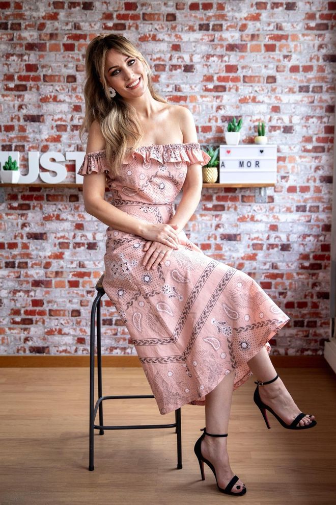 Edurne con vestido rosa estampado de Sandro