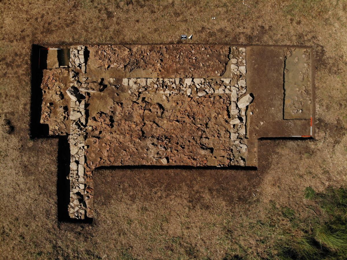 Foto aérea de la excavación del templo de Poseidón.