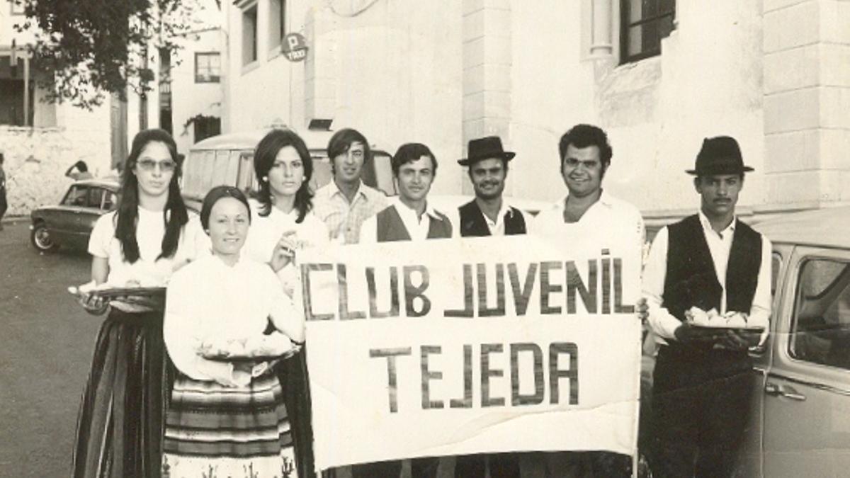 Club Juvenil de Tejeda, que organiza la primera Fiesta del Almendro en Flor en 1970.