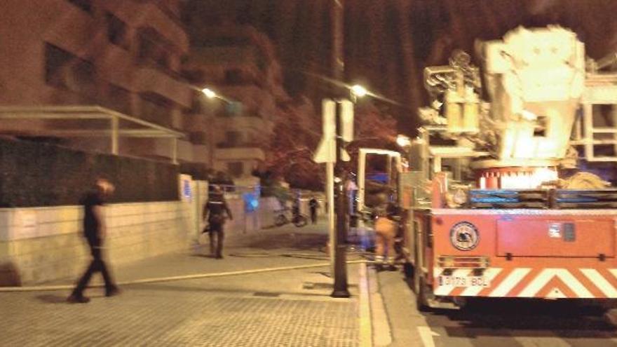 Un incendio en Torrent hiere a dos ancianos por inhalación de  humo