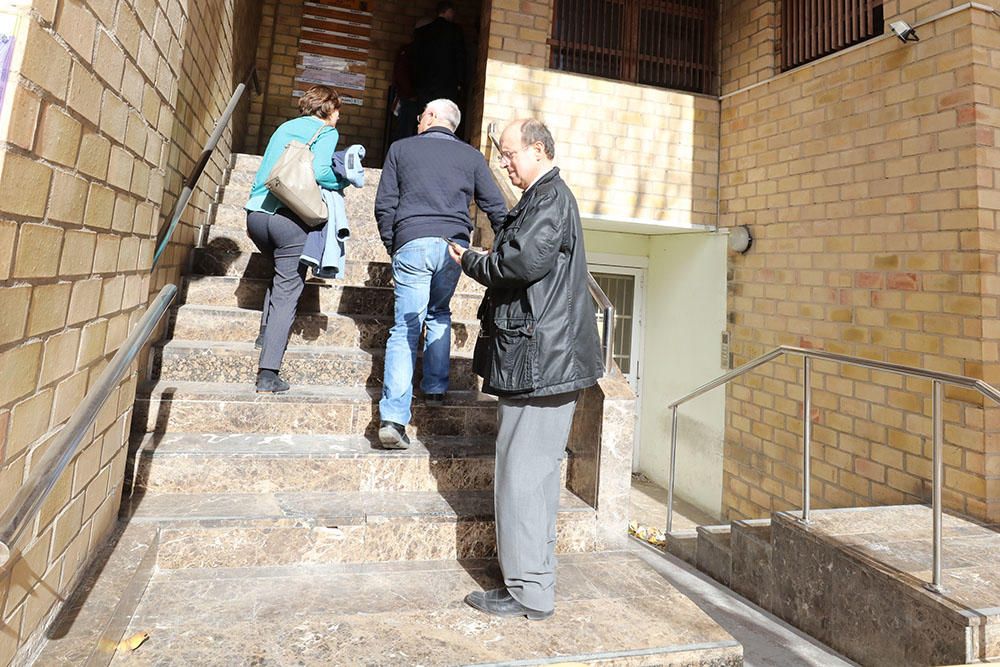 Una comitiva del Ministerio de Justicia junto al juez decano de Ibiza, Juan Carlos Torres, Marta Díaz y Ramón Roca han visitado las instalaciones de la máxima institución insular.