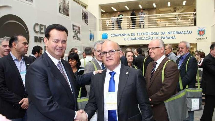 El ministro de las Ciudades, Gilberto Kassab, con Manuel Baltar.