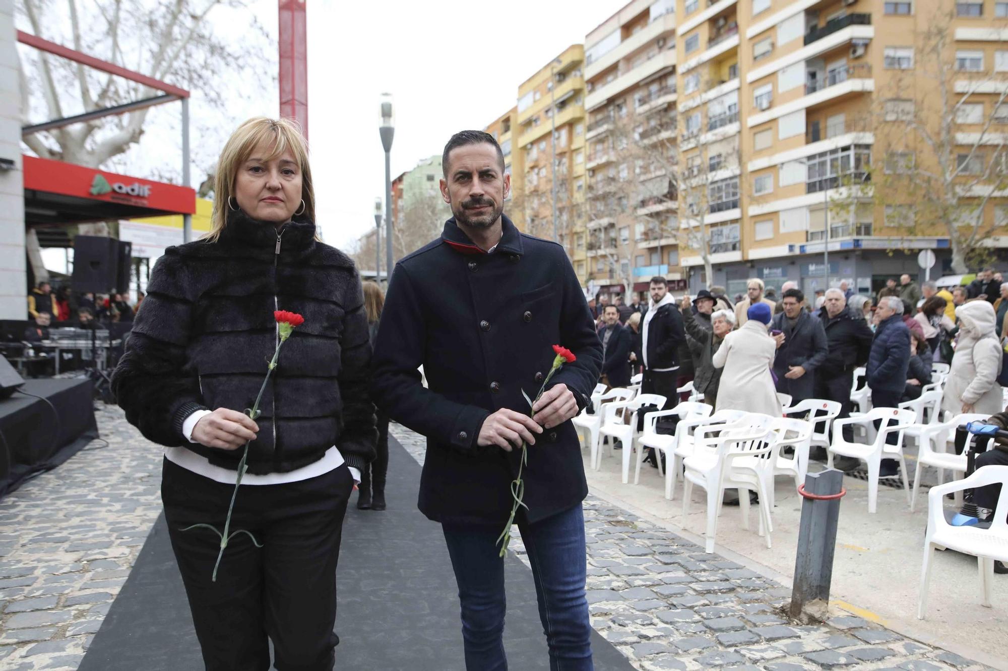 Así fue el homenaje a las víctimas del bombardeo de la estación de Xàtiva en el 85º aniversario del trágico sucesos