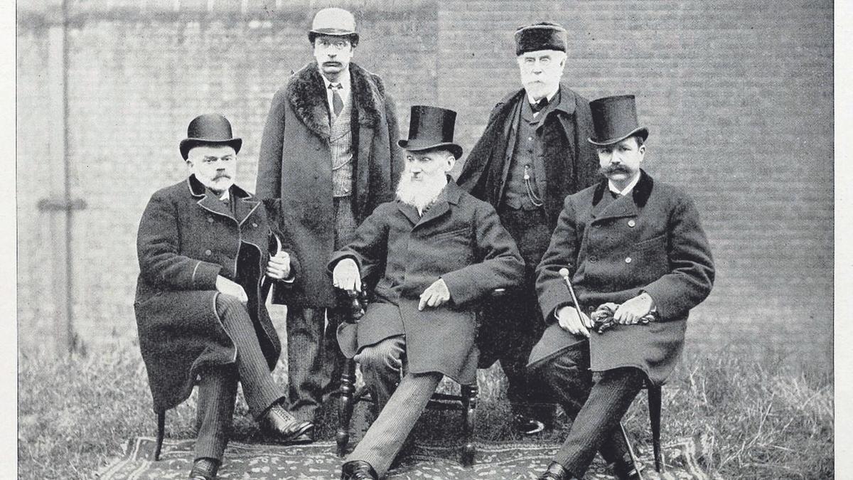 Histórica imagen de Lord Kelvin, en el centro, con los miembros de la Comisión para trabajar en el aprovechamiento energético de las cataratas del Niágara.