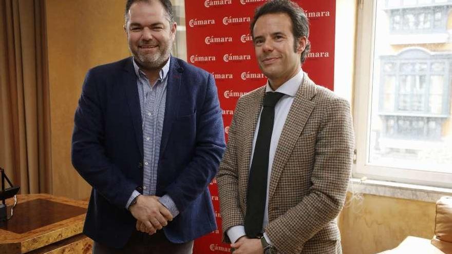 Carlos Paniceres y Nacho Cuesta, ayer en la Cámara de Comercio de Oviedo.