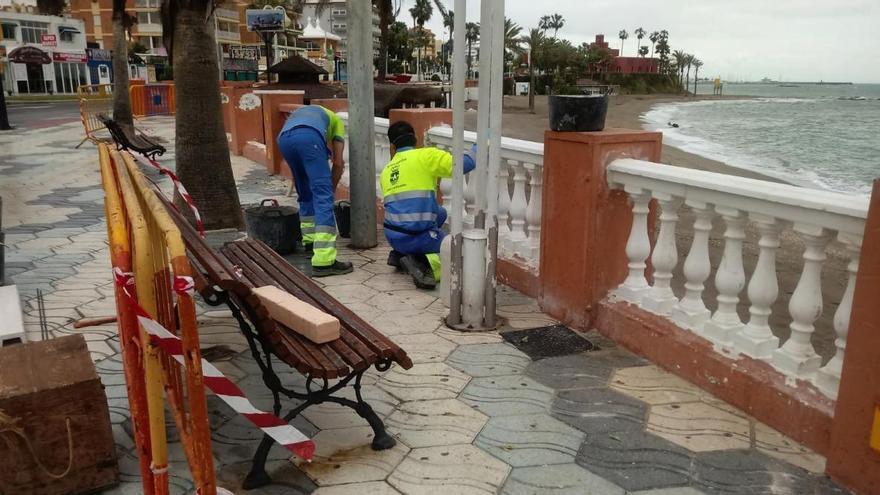 Labores de mantenimiento estos días en Benalmádena.