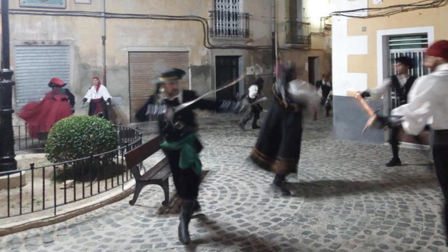 Duelos de esgrima histórica en el castillo de Petrer