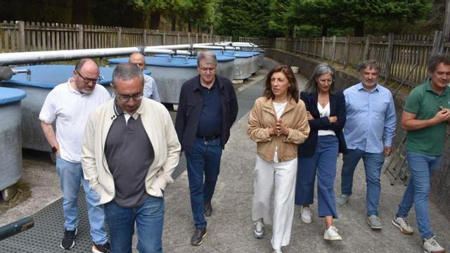 Visita de Ángeles Vázquez a la piscifactoría | |