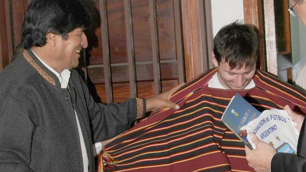 Leo Messi en un encuentro con Evo Morales