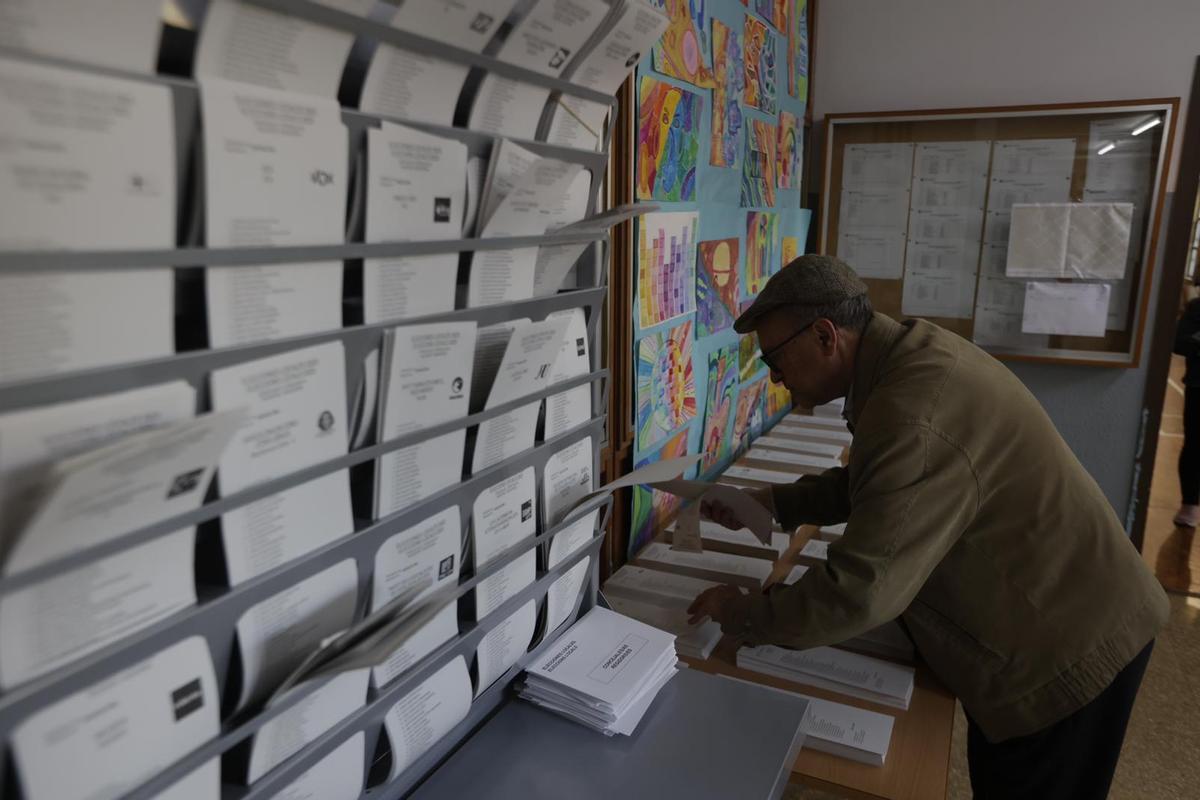 Votaciones en el Centre Cívic la Sedeta