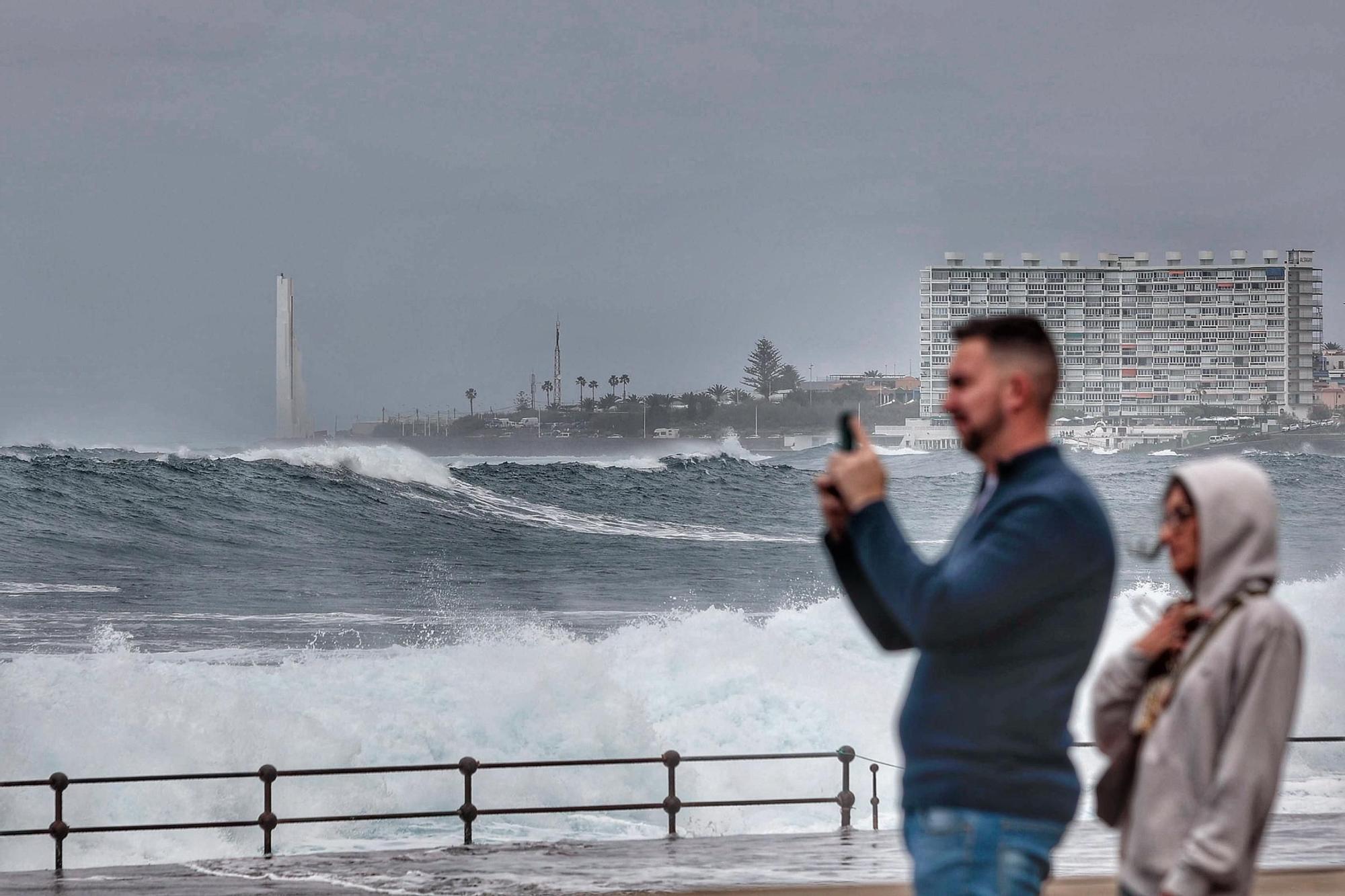 Fuerte oleaje en la costa de Tenerife