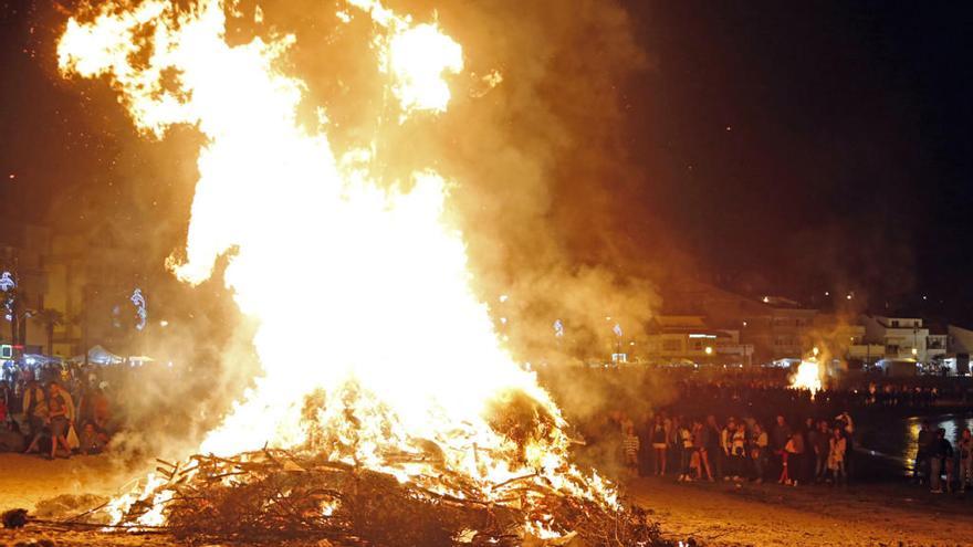 Imagen de Archivo de una fogata en Panxón // MG BREA