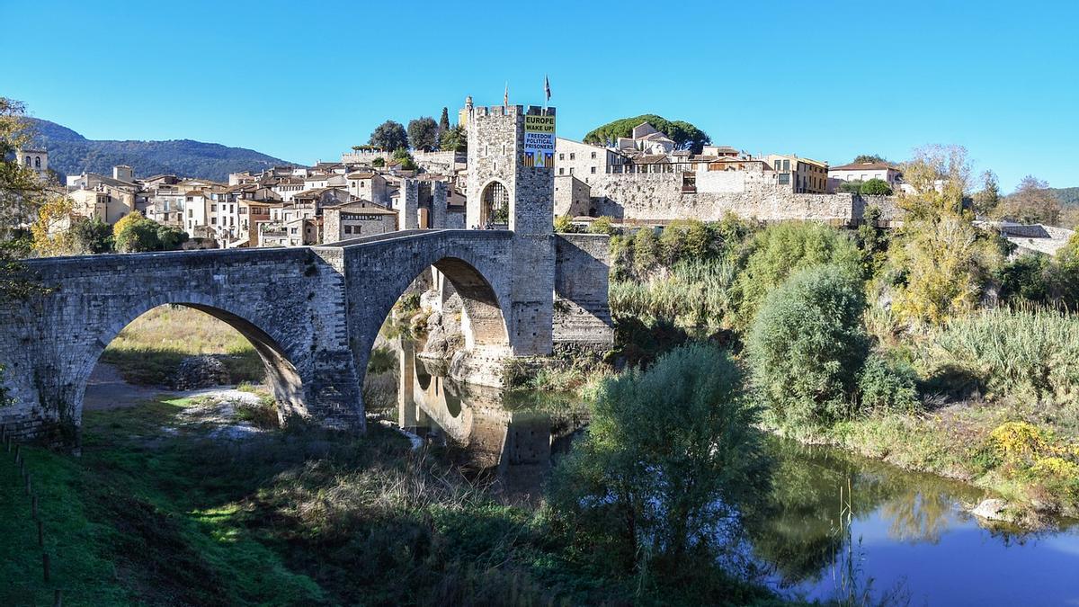El pueblo medieval más bonito para visitar en mayo.
