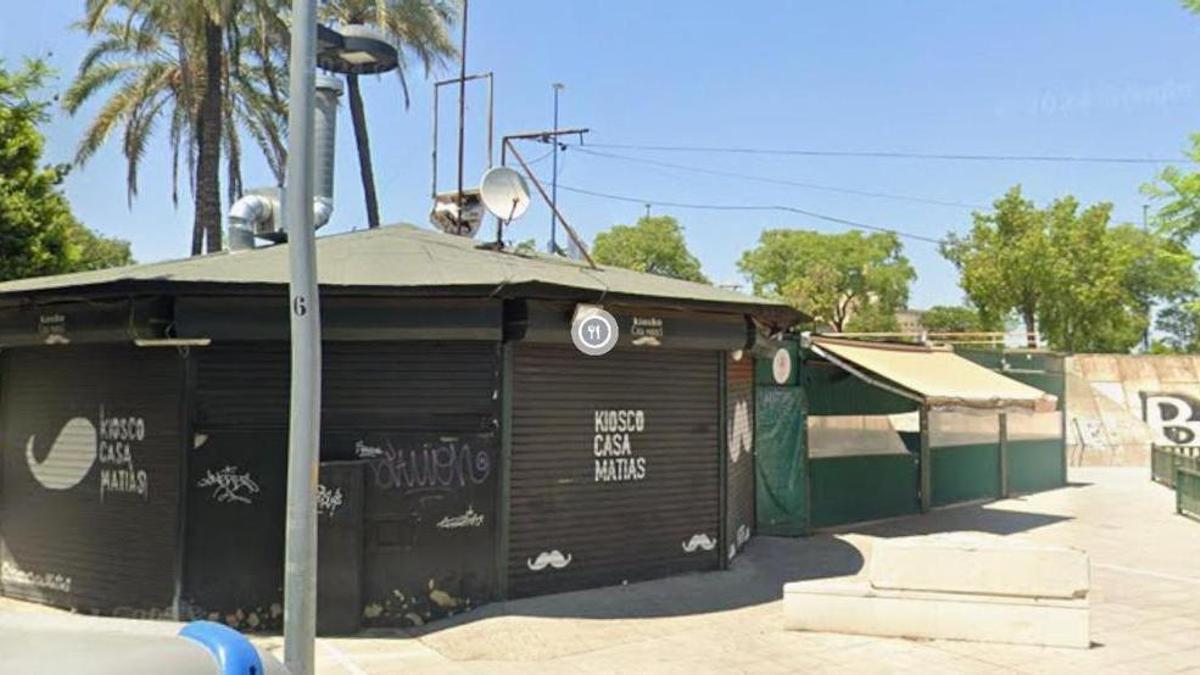 Kiosko Casa Matías, en Triana, un local recién cerrado este junio de 2026.