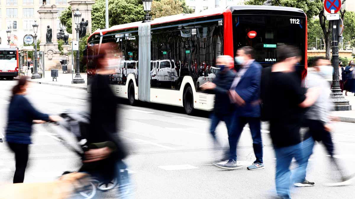 Presentación del bus Lion's City 18E, eléctrico y de 18 metros, que en julio se probará con pasajeros en Barcelona