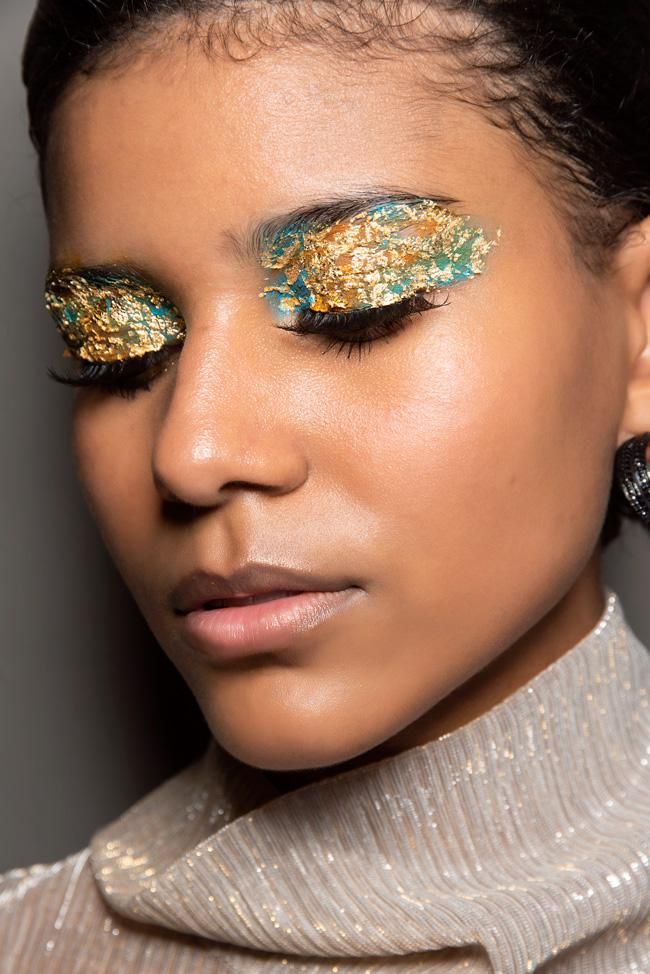 Maquillaje de ojos metalizados