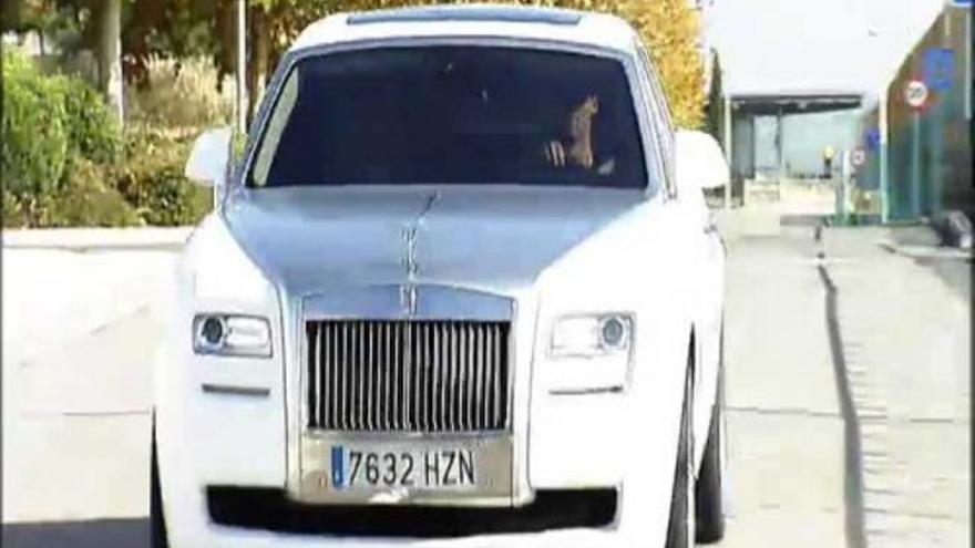 Cristiano luce su nuevo Rolls Royce