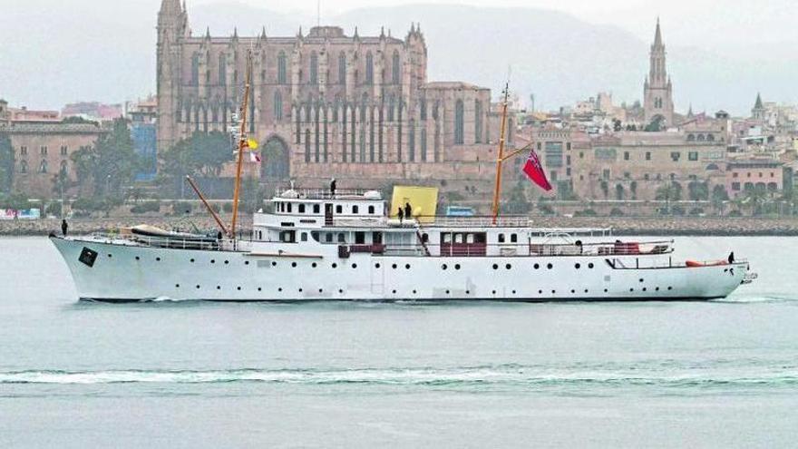 El ‘Shemara’ entrando al puerto de Palma en una lluviosa mañana  de mayo de 2018.