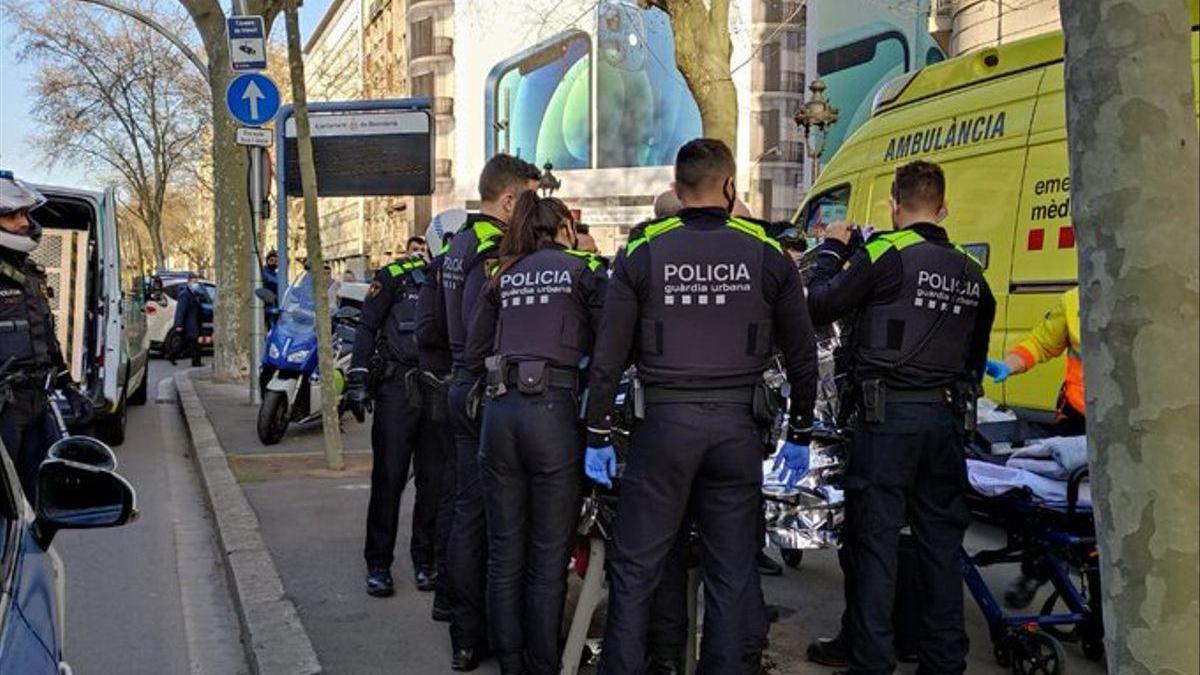 Una mujer da a luz en plena Gran Via de Barcelona