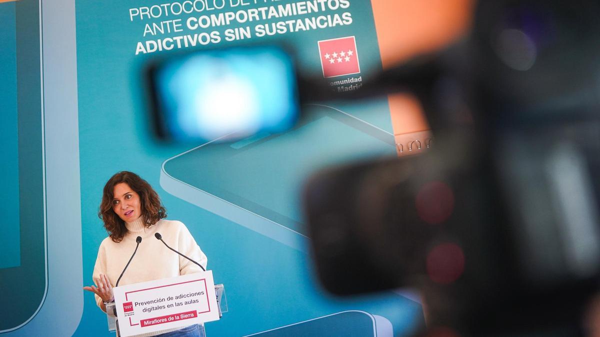 Díaz Ayuso anuncia un protocolo para prevenir las adicciones en las pantallas de los alumnos