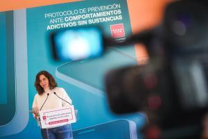 Díaz Ayuso anuncia un protocolo para prevenir las adicciones en las pantallas de los alumnos