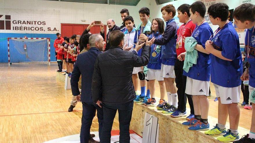 Blázquez y Pérez Ouro entregan las medallas a los ganadores del Carballal A.