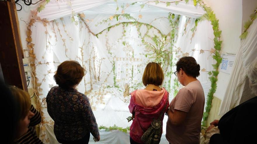 Las cruces de Añora rebosan luz y creatividad con miles de visitantes