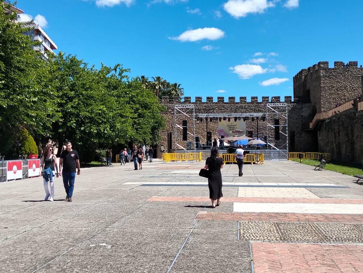 Fotogalería | Un festival en homenaje a Robe: las imágenes de la jornada en Plasencia Fotogalería | Un festival en homenaje a Robe: las imágenes de la jornada en Plasencia